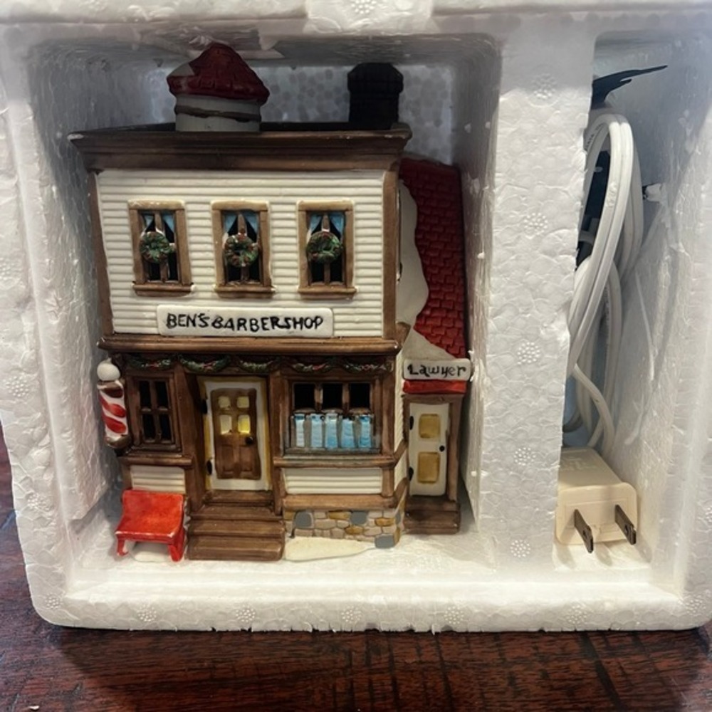 Dept 56 Ben's Barber Shop New England Village Series Heritage‎ Collection w box